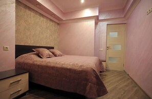 1 bedroom, bed sheets - City Center (Yerevan)