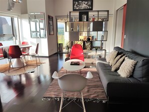Luxury Suite | Living area