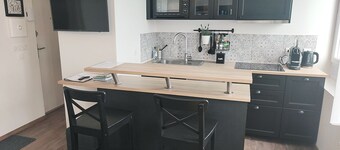 Elegant Studio, facing marina and harbour