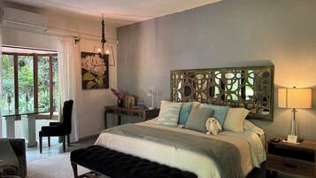 Deluxe Room | Premium bedding, down duvets, Tempur-Pedic beds, minibar