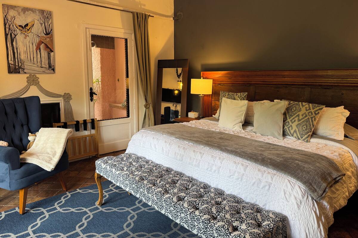 Comfort Room | Premium bedding, down duvets, Tempur-Pedic beds, minibar