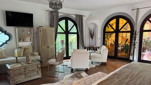 Premium Room | Premium bedding, down duvets, Tempur-Pedic beds, minibar - Tres Fuentes Hotel Boutique (San Miguel de Allende)