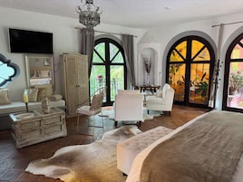 Habitación Premium | Ropa de cama de alta calidad y edredones de plumas