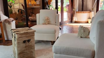 Premium Room | Premium bedding, down comforters, Tempur-Pedic beds, minibar