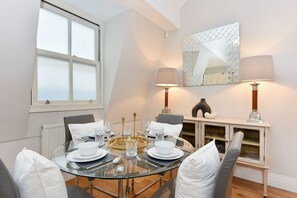 In-room dining - London Choice - South Kensington Mews II (London)