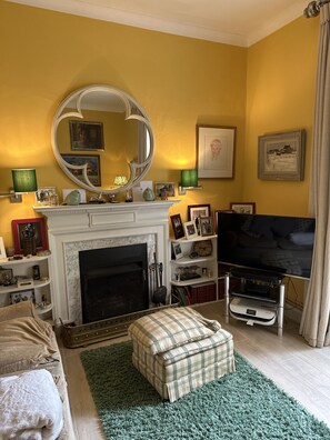 Smart TV, fireplace, video games, table tennis