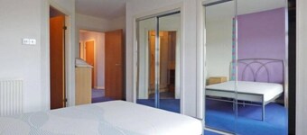 Comfortable, self contained 2 double beds town apartment near Beach