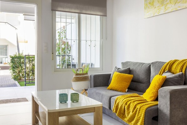 TV - Apartment Pink Vistabella 1 (Torrevieja)