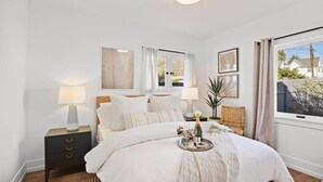 2 bedrooms, iron/ironing board, WiFi, bed sheets - The Moroccan at The Birdbath Bungalows (Ventura)