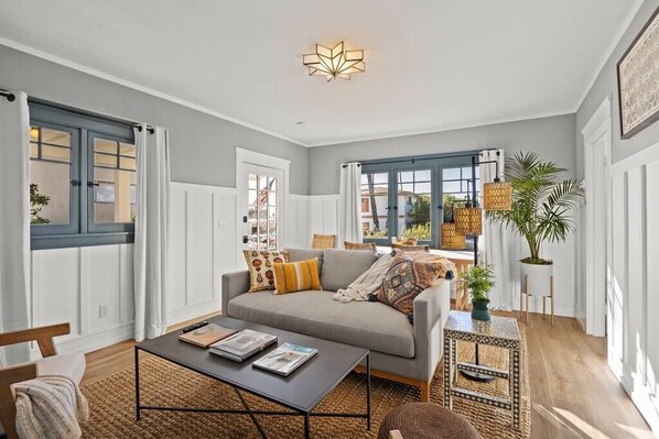 TV - The Moroccan at The Birdbath Bungalows (Ventura)