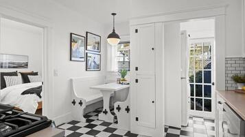 2 chambres, fer et planche à repasser, Wi-Fi, draps fournis