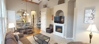 Paradise Point Walk-in Log Cabin by Silver Dollar City & Table Rock Lake!
