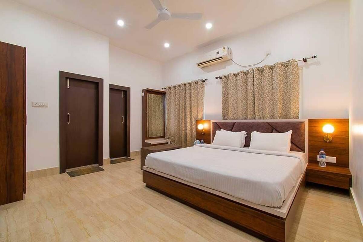 Premium Double Room | Desk, laptop workspace, free WiFi