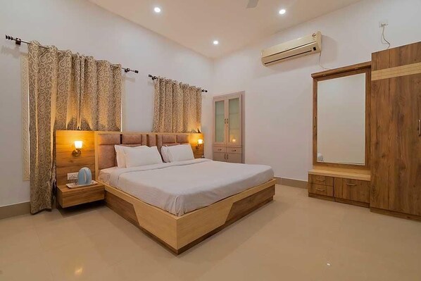 Kamar Double Premium | Meja kerja, ruang kerja ramah laptop, dan Wi-Fi gratis