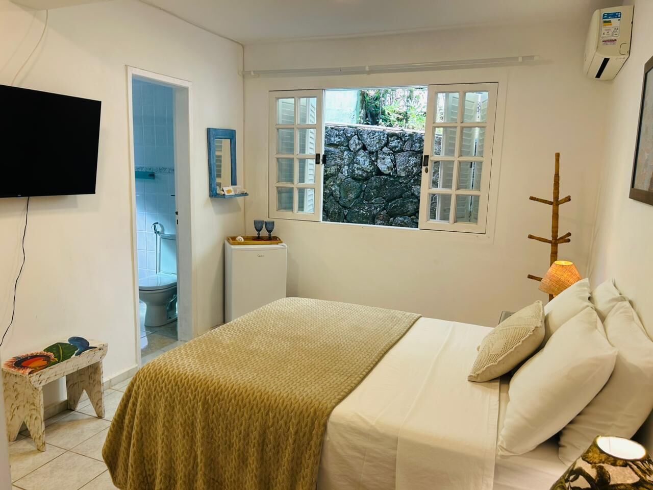 高级开间套房 | 迷你吧、免费 WiFi、床单