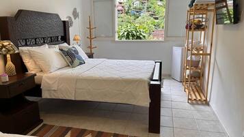 Minibar, wifi gratis y ropa de cama