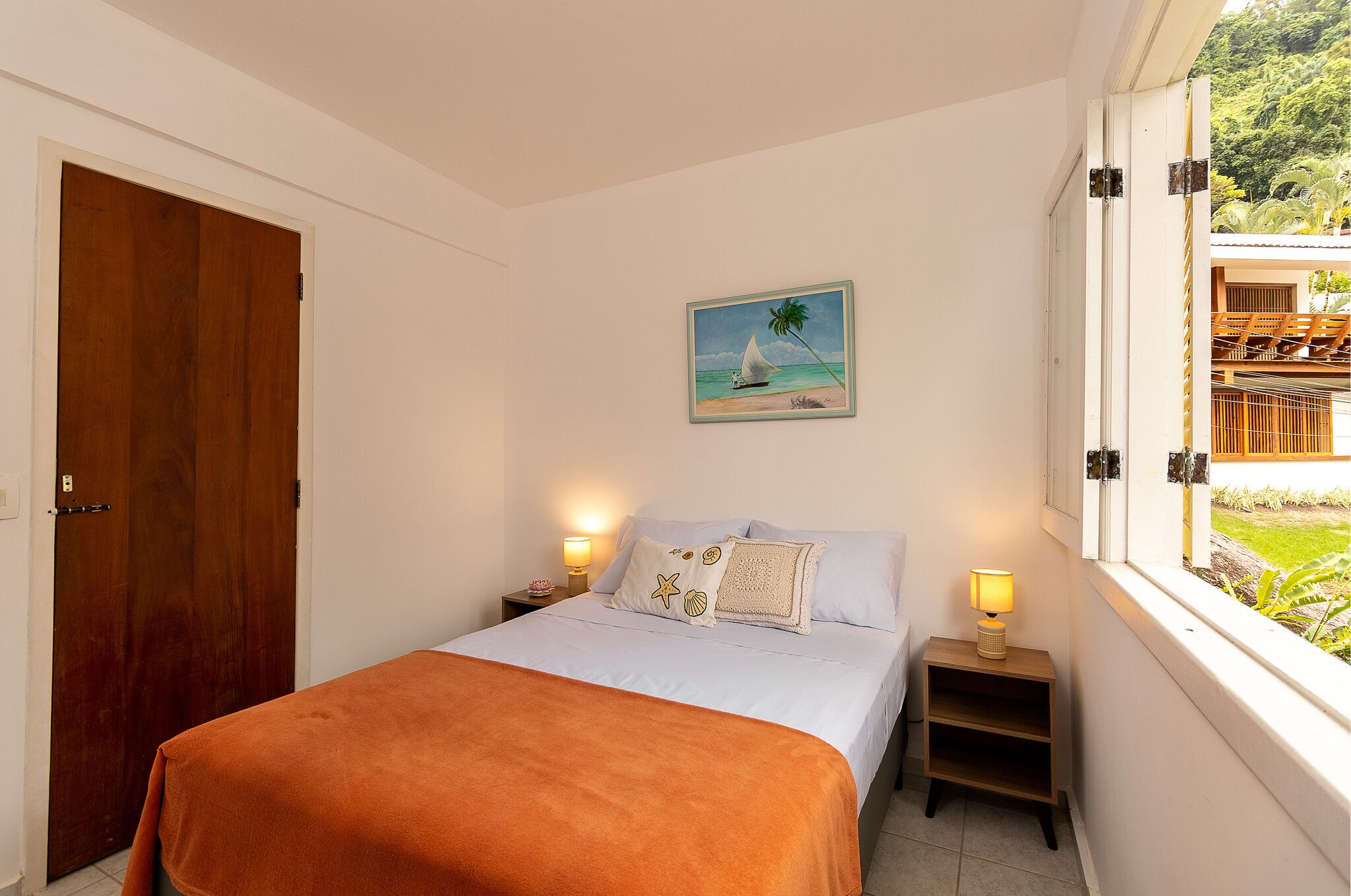 经济客房 | 迷你吧、免费 WiFi、床单