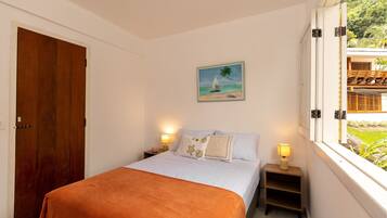 Chambre économique | Minibar, accÚs au Wi-Fi (inclus), literie fournie