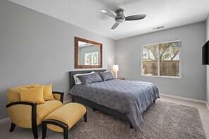 4 bedrooms, iron/ironing board, free WiFi, bed sheets - Beautiful and Spacious 4 bedroom getaway! (Indio)