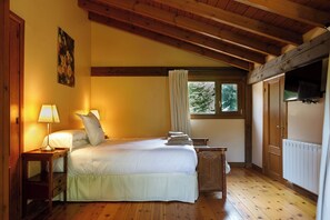 Comfort Cottage, Balcony, Garden View | 4 bedrooms, in-room safe, blackout drapes, iron/ironing board