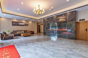 Lobby - Kaise Hotel (Lijiang Bailong Square Branch) (Lijiang)