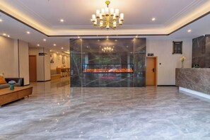 A hotel lobby with a marble floor, a reception desk, a chandelier, and a seating area. - Kaise Hotel (Lijiang Bailong Square Branch) (Lijiang)