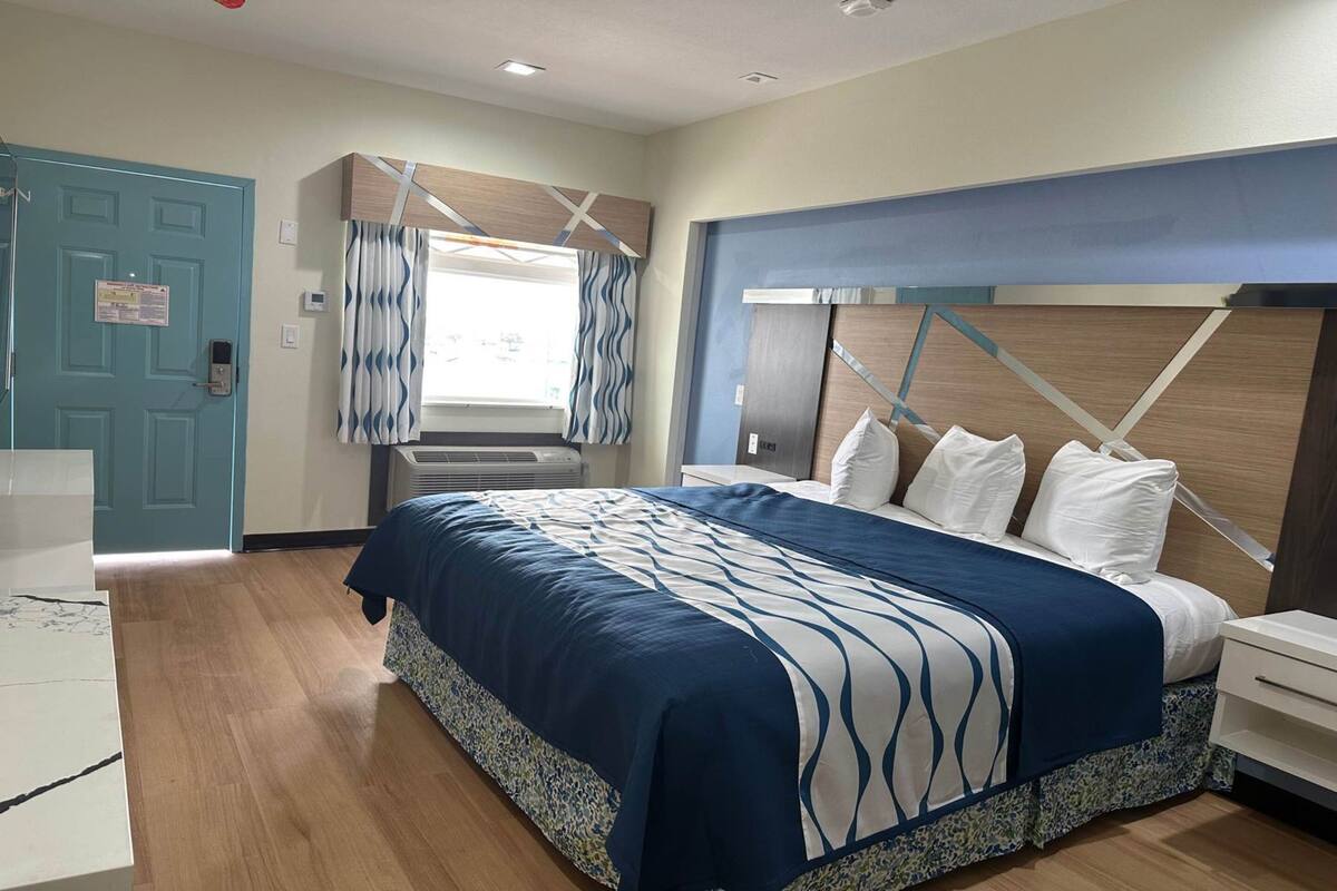 Desk, iron/ironing board, free WiFi, bed sheets
