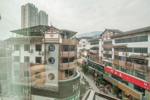 الإطلالة من المنشأة