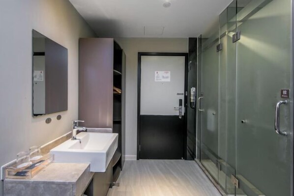 A modern bathroom with a sink, mirror, and glass shower enclosure. - Superior Hotel (Ziyuan Bus Station) (Ziyuan)