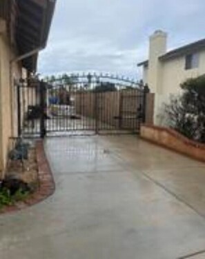 Property grounds - The Sun House (Oceanside)