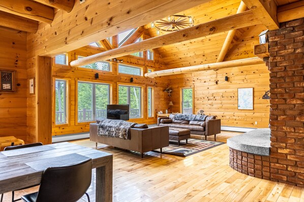 Smart TV, lareira, videogames, DVD player