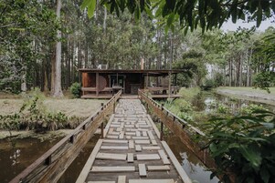 Puente | Lake view