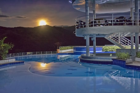 3 outdoor pools. HOTEL PARQUE LA CASONA