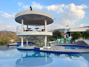 3 piscinas al aire libre