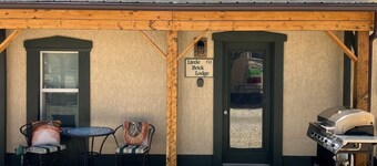 Ravens Little Brick Lodge on Main,kitchen, dogs ok