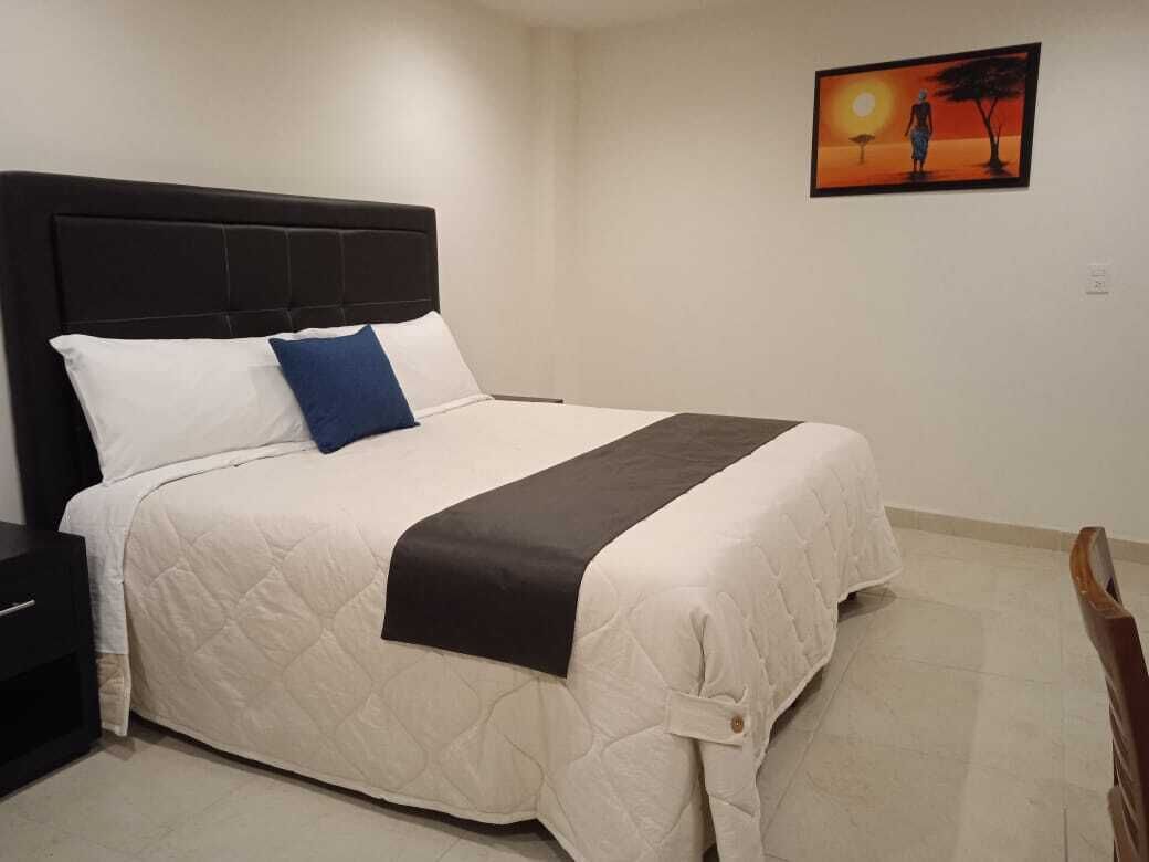 Habitación King Matrimonial | Down comforters, desk, laptop workspace, blackout drapes