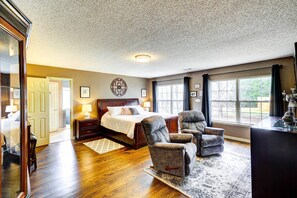 3 bedrooms, desk, iron/ironing board, WiFi
