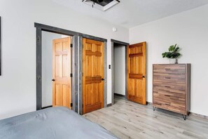 3 bedrooms, iron/ironing board, travel cot, WiFi - Bourbon Trail-12ft Ceilings-Parking-Chef's Kitchen (Louisville)