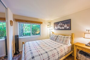 2 chambres, bureau, fer et planche à repasser, accès au Wi-Fi (inclus)