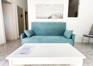 TV - Skol 131 - Studio at Skol Building in Marbella centre with sea views. (Marbella)