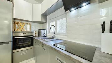 KylskÄp, mikrovÄgsugn, ugn och spishÀll