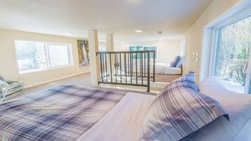 2 bedrooms, desk, iron/ironing board, free WiFi