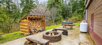 ElkCreekInn: creekside tiny home