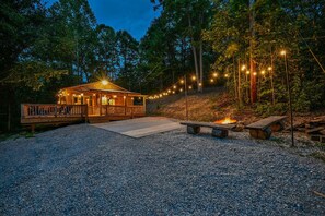 Property grounds - Sunset Ridge Cabin – Hilltop Sunset Views Near Red River Gorge (Irvine)