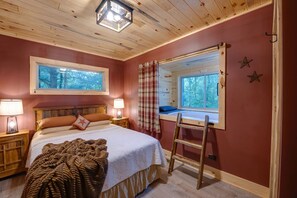 1 bedroom, free WiFi, bed sheets - Sunset Ridge Cabin – Hilltop Sunset Views Near Red River Gorge (Irvine)