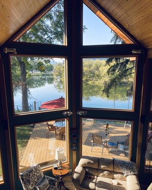 Smart TV, fireplace, DVD player, books - Come to Oroville and stay  at the Robbins Nest, your home away from home. (Oroville)