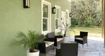 Lakefront efficiency 3 min from Deleon Springs State Park
