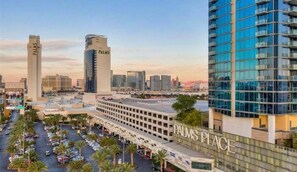 Exterior - Luxe Condo l Strip View l NO RESORT FEES l FREE PARKING (Las Vegas)