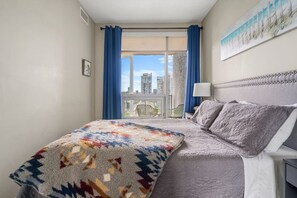 1 habitación, escritorio, tabla de planchar con plancha y wifi