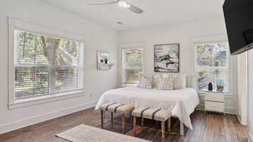 4 bedrooms, desk, iron/ironing board, free WiFi